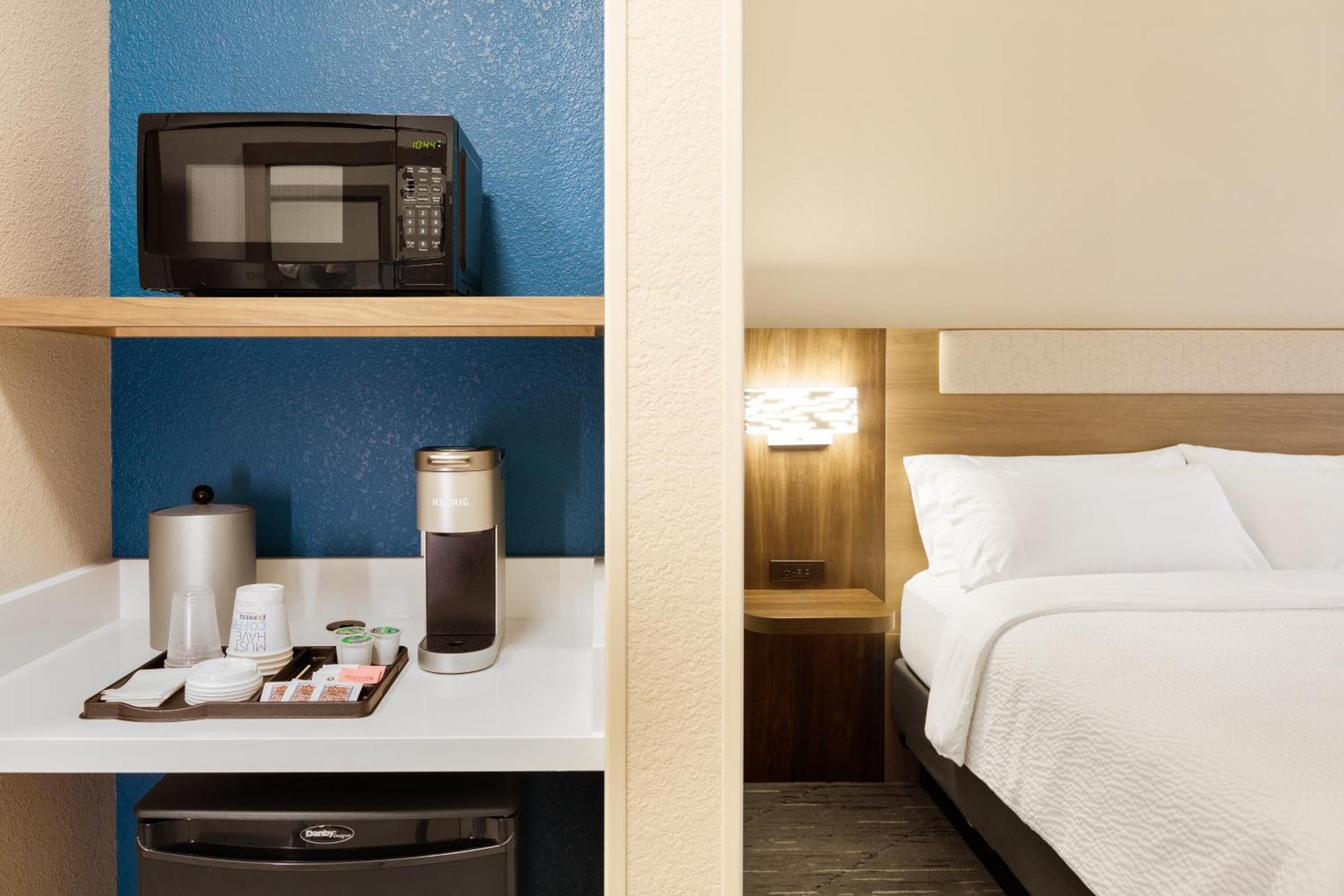 Express & By Ihg 3*
