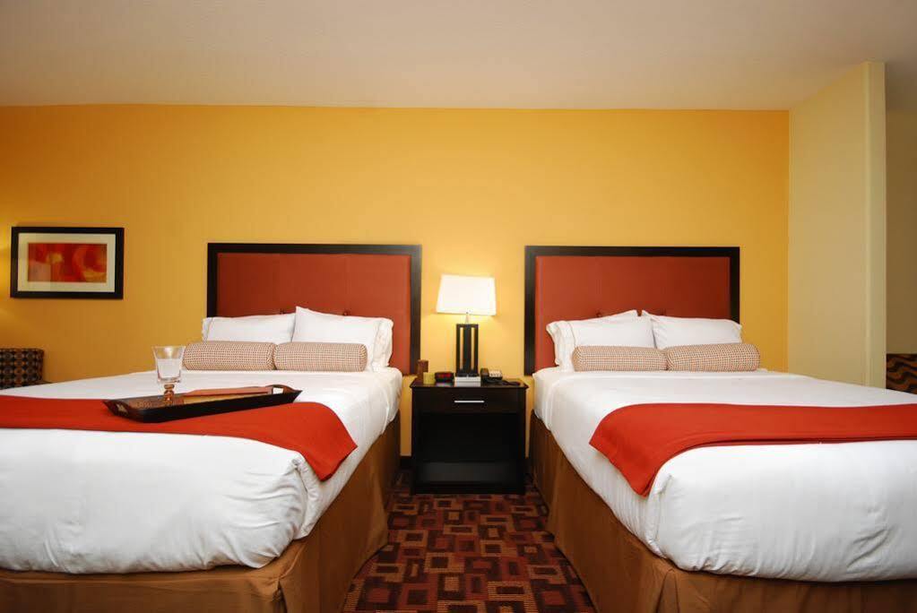 Hotel Express & By Ihg Gonzales