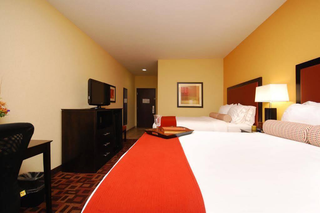 Express & By Ihg Hotel 3*