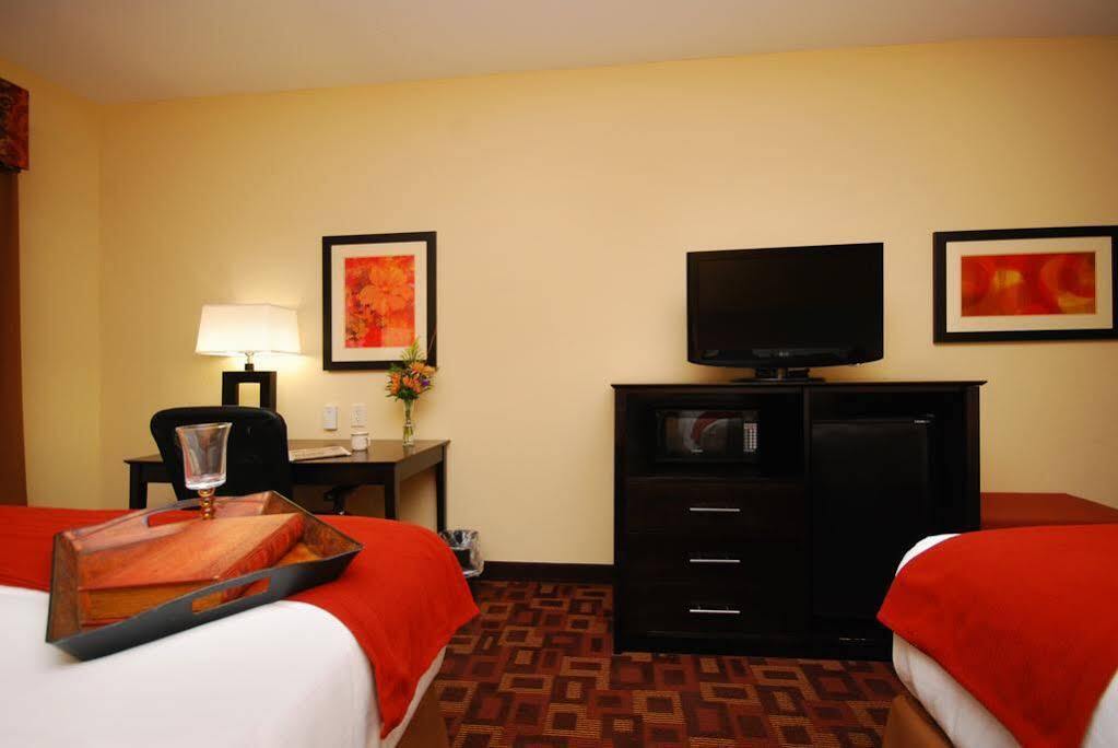 Express & By Ihg Hotel Gonzales